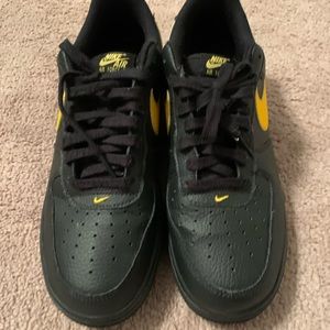 Air Forces 1, Low, LV8 Black Amarillo, size 10.5